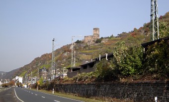 10 Burg Gutenfels ueber Kaub